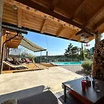 Luxury Panorama • Pool, Quadro Sauna & Views * Temenica