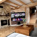 Luxury Panorama • Pool, Quadro Sauna & Views Villa Temenica