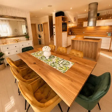 Luxury Panorama • Pool, Quadro Sauna & Views *
