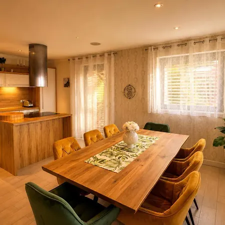 Luxury Panorama • Pool, Quadro Sauna & Views *