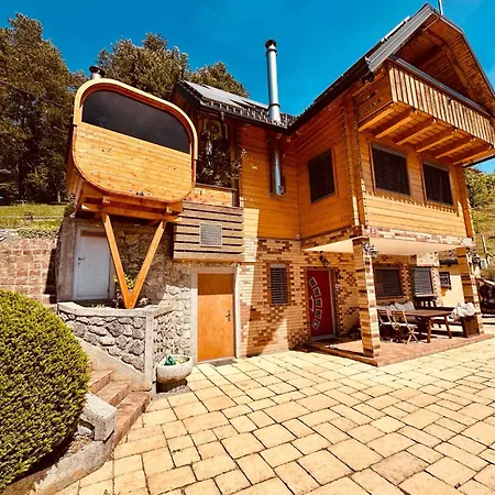 Luxury Panorama • Pool, Quadro Sauna & Views Temenica